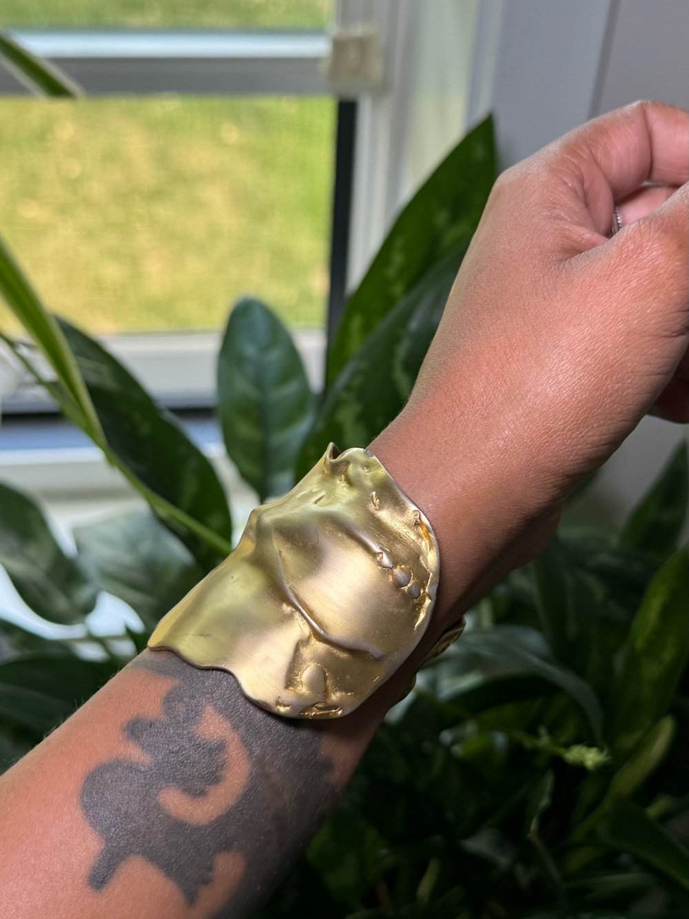 VINTAGE Kenneth Jay Lane Molten Gold Cuff - Picture 3 of 14